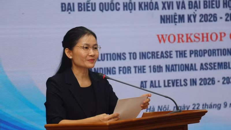 Phó Chủ tịch Hội LIên hiệp Phụ nữ Việt Nam Tôn Ngọc Hạnh phát biểu ý kiến.