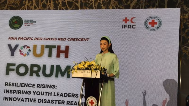 Hoa hậu Hòa bình quốc tế năm 2021 Nguyễn Thúc Thùy Tiên phát biểu truyền cảm hứng tại diễn đàn.