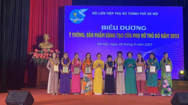 Biểu dương các ý tưởng, sản phẩm sáng tạo tiêu biểu của Phụ nữ Thủ đô năm 2023.