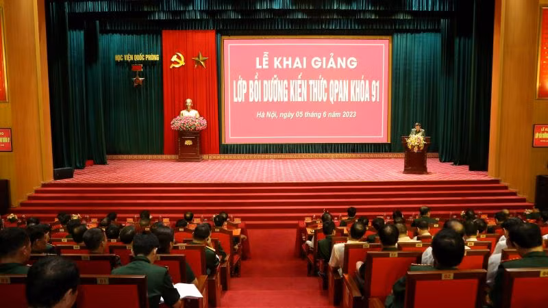 Toàn cảnh buổi lễ khai giảng. 