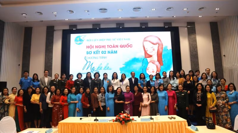 Các đại biểu tham dự chương trình. 