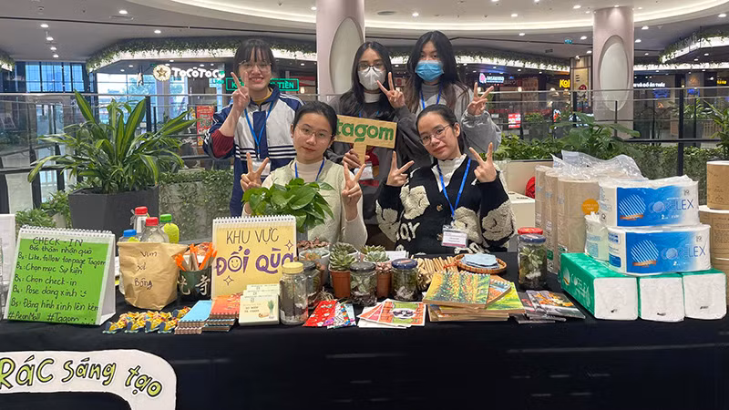 Các trạm thu rác đổi quà của Tagom trong các sự kiện hợp tác với trung tâm thương mại.