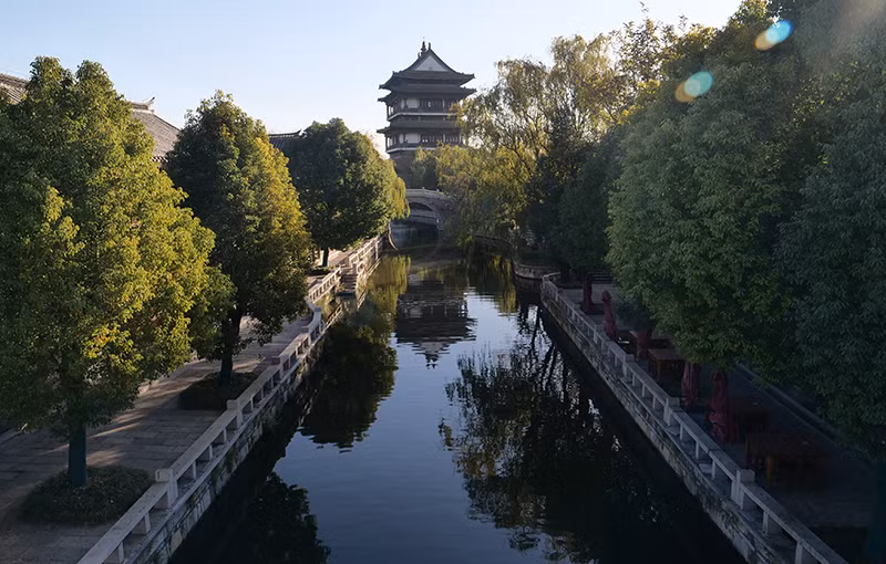 Nhiều con sông nhỏ chảy xuyên thành cổ.