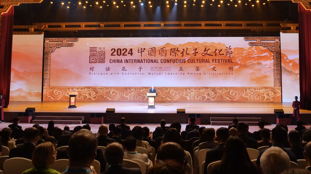 Toàn cảnh Lễ khai mạc Lễ hội văn hóa Khổng Tử quốc tế Trung Quốc 2024 với chủ đề “Đối thoại Khổng Tử-Giao lưu văn hóa”.