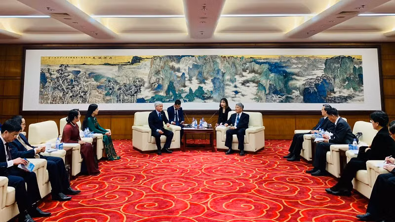 Đoàn đại biểu Mặt trận Tổ quốc Việt Nam làm việc với Trường Đảng Trung ương Trung Quốc.