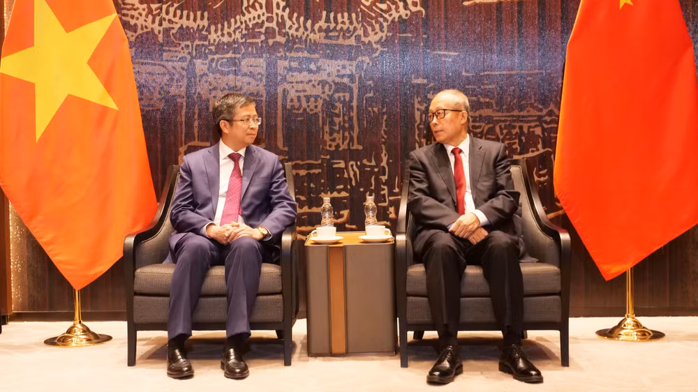 Đại sứ Phạm Thanh Bình tiếp Phó Ủy viên trưởng Nhân đại toàn quốc Trung Quốc Lý Hồng Trung.