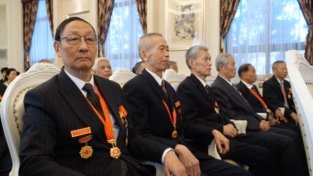 Các cựu chiến binh, chuyên gia Trung Quốc dự buổi gặp mặt.