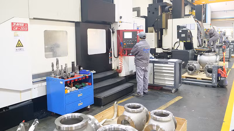 Dây chuyền sản xuất van điều tiết đường ống dẫn khí của một doanh nghiệp ở thành phố Tế Ninh, tỉnh Sơn Đông, Trung Quốc. (Ảnh: Hồ Quân)