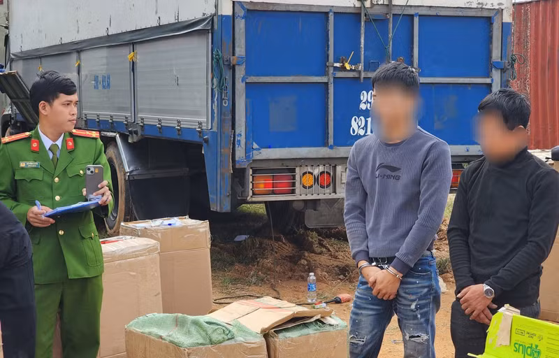 Hai đối tượng Lộc và Luyện bị bắt giữ để tiếp tục điều tra.