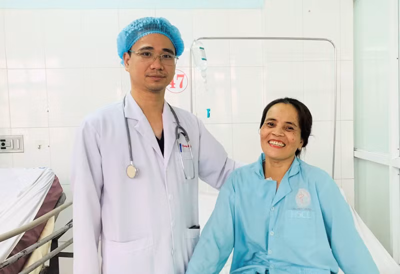 Bệnh nhân hồi phục sau thời gian điều trị viêm cơ tim tối cấp bằng kỹ thuật tim phổi nhân tạo.