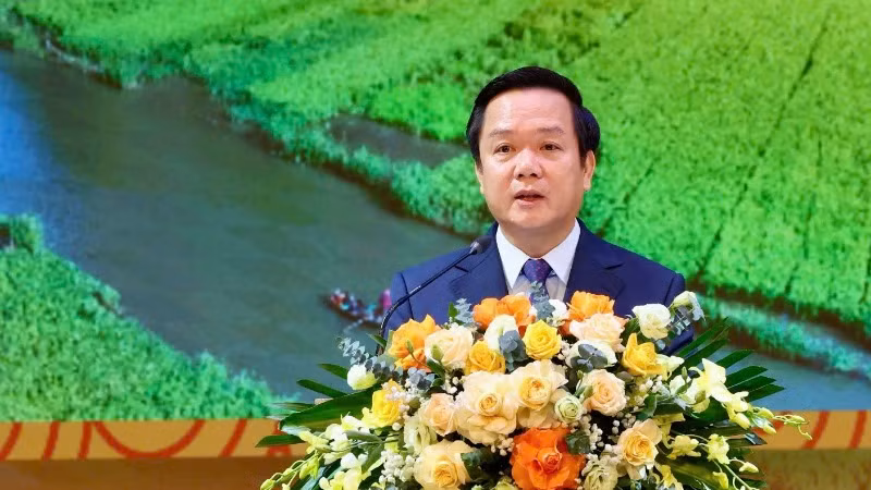 Đồng chí Chủ tịch Ủy ban nhân dân tỉnh Ninh Bình Phạm Quang Ngọc mong muốn và tin tưởng, với những khởi đầu đầy tự hào này và với trách nhiệm trước bản thân, gia đình, quê hương, đất nước, các em học sinh, sinh viên sẽ tiếp tục đam mê, sáng tạo trong học tập, rèn luyện để trở thành chủ nhân, công dân tiêu biểu, đóng góp thật nhiều cho sự phát triển của quê hương, đất nước.