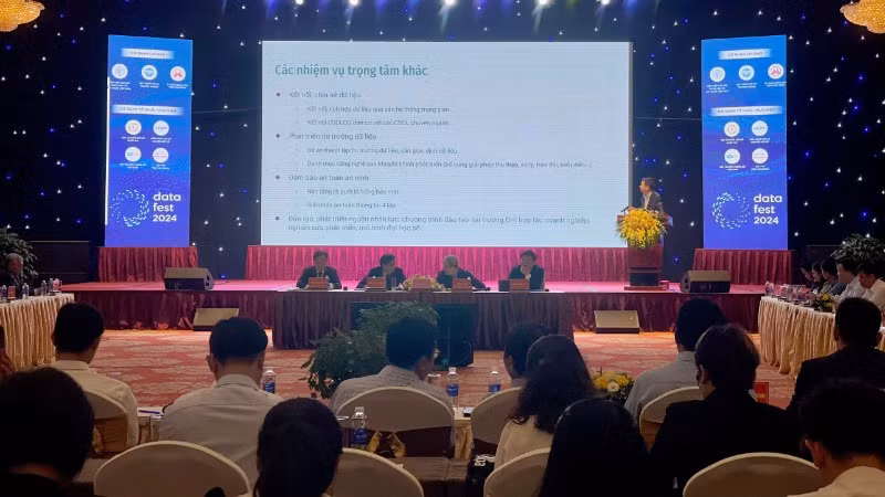Các nhà quản lý, chuyên gia thảo luận tại chuyên đề "Chiến lược dữ liệu cho phát triển ứng dụng Al".