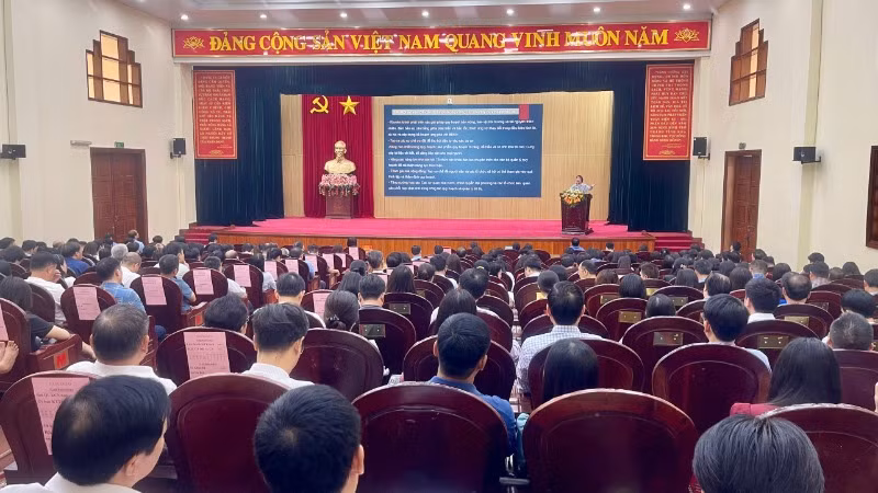 Các chuyên đề được lựa chọn giới thiệu trong lớp bồi dưỡng là những vấn đề đặc biệt quan trọng, bám sát mục tiêu, định hướng phát triển của tỉnh nhằm khai thác và phát huy tối đa tiềm năng, thế mạnh địa phương.