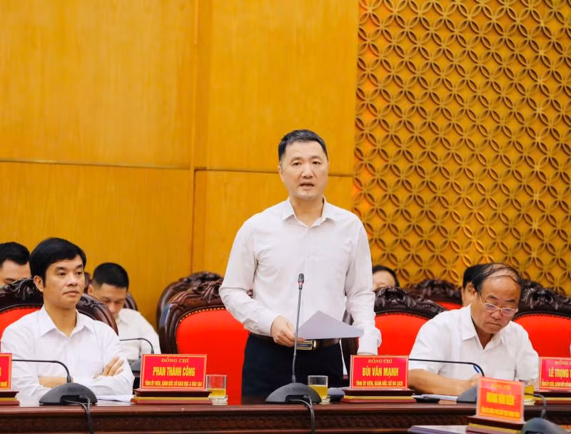 Giám đốc Sở Du lịch Ninh Bình Bùi Văn Mạnh phát biểu tại hội nghị.