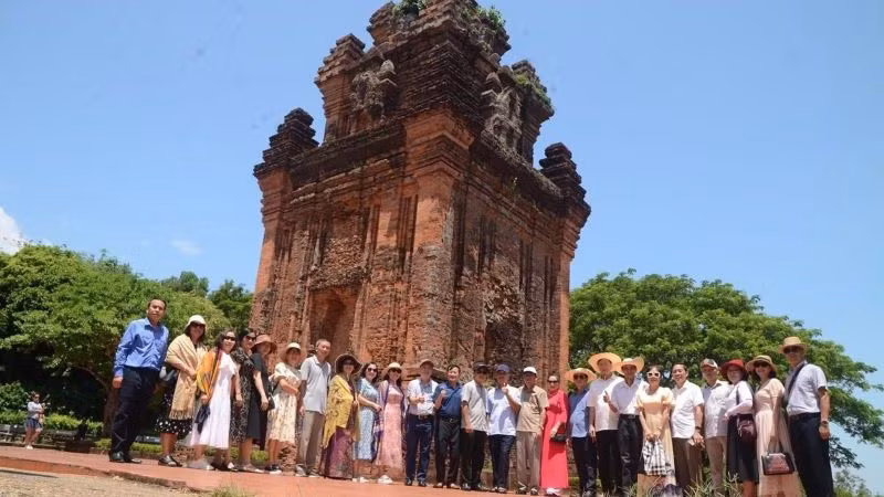Trong 2 ngày 31/8 và 1/9, di tích quốc gia đặc biệt Tháp Nhạn ( thành phố Tuy Hòa) thu hút 2.710 lượt khách.