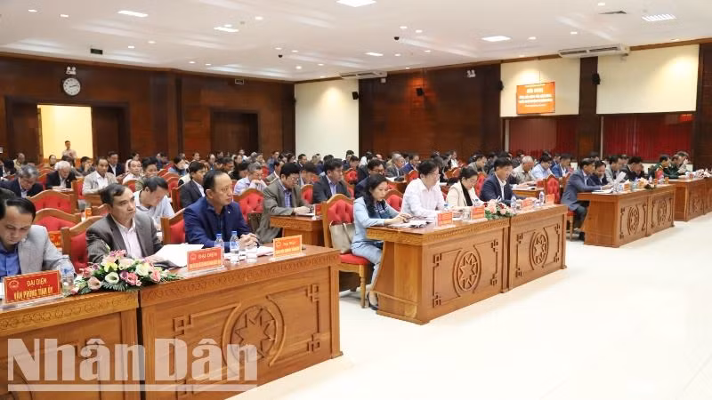 Các đại biểu dự hội nghị.