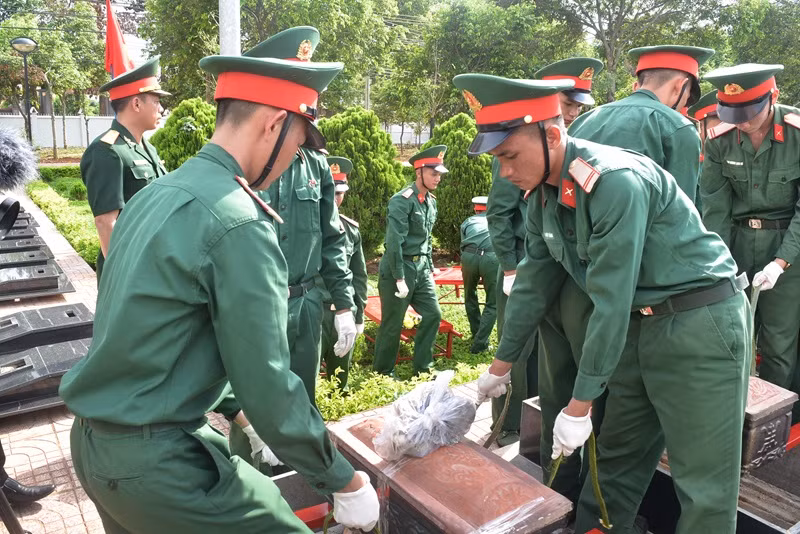 Hài cốt các liệt sĩ quân tình nguyện và chuyên gia Việt Nam được yên nghỉ tại Nghĩa trang liệt sĩ tỉnh Đắk Lắk.