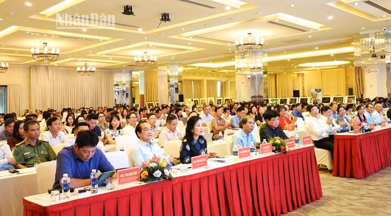 Các đại biểu dự khai mạc Hội nghị.