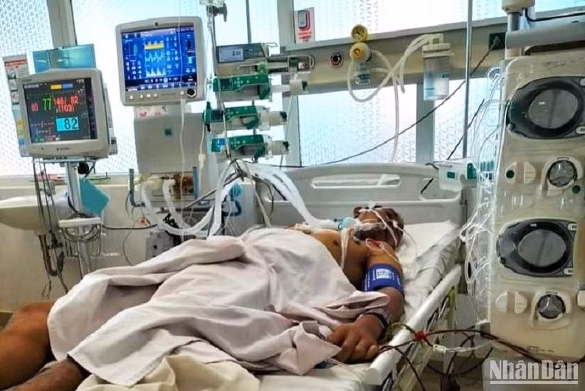 Bệnh nhân Y.Đ.W.P đang được cấp cứu tại Bệnh viện đa khoa vùng Tây Nguyên trong tình trạng nguy kịch.
