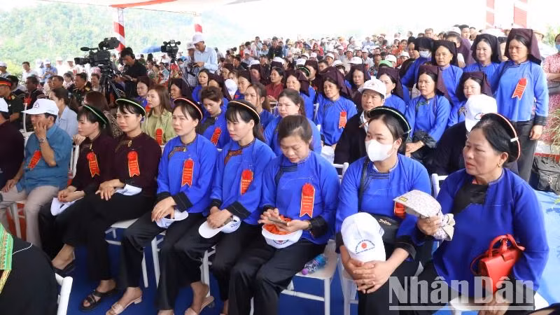 Đông đảo đồng bào các dân tộc xã Cư Yang, huyện Ea Kar dự lễ khánh thành Cụm công trình đầu mối hồ chứa nước Krông Pách Thượng giai đoạn 1.