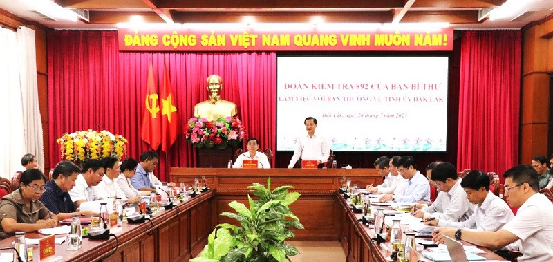 Đồng chí Lê Minh Khái, Bí thư Trung ương Đảng, Phó Thủ tướng Chính phủ, Trưởng đoàn kiểm tra phát biểu tại buổi làm việc. (Ảnh: Duy Tiến)
