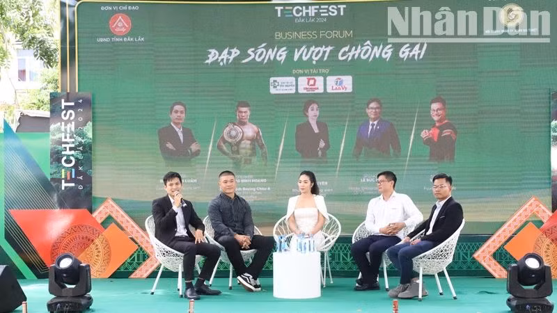 Tọa đàm và giao lưu giữa các doanh nhân, thanh niên khởi nghiệp đổi mới sáng tạo của tỉnh với các học sinh, sinh viên với chủ đề: “Đạp sóng, vượt chông gai”.