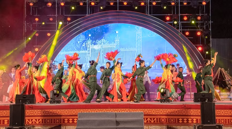 Chương trình tái hiện lại những năm tháng hào hùng của nhân dân ta trong sự nghiệp kháng chiến chống Mỹ, cứu nước.