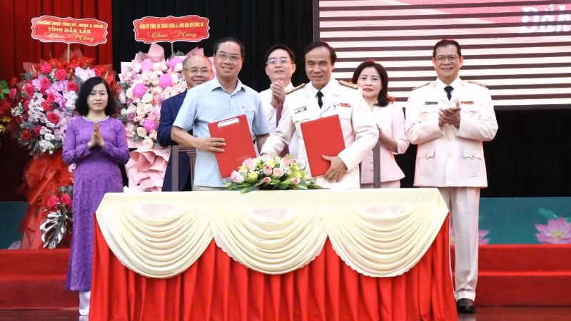 Công an tỉnh Đắk Lắk ký kết nhận bàn giao chức năng, nhiệm vụ quản lý Nhà nước đối với năm lĩnh vực.
