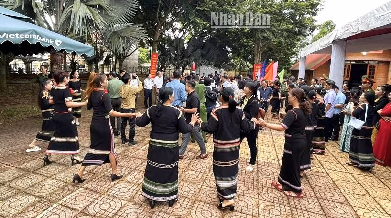 Đồng bào các dân tộc phường An Lạc trong Ngày hội toàn dân bảo vệ an ninh Tổ quốc năm 2023.