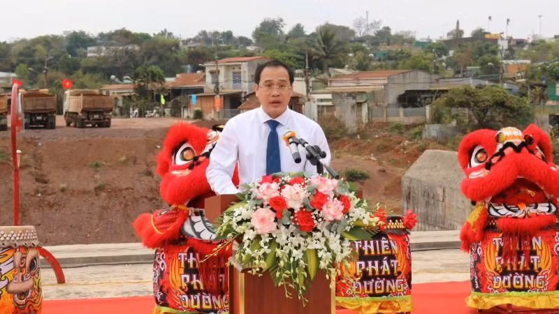 Phó Chủ tịch Ủy ban nhân dân thành phố Buôn Ma Thuột Trần Đức Nhật phát biểu tại buổi lễ.