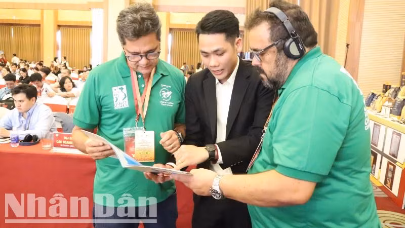 Các doanh nghiệp nước ngoài tìm hiểu cơ hội đầu tư vào chế biến cà-phê ở Đắk Lắk. Các doanh nghiệp nước ngoài tìm hiểu cơ hội đầu tư vào chế biến cà-phê ở Đắk Lắk.