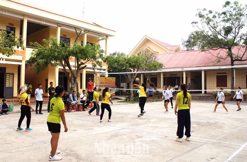 Các hoạt động thể thao chào mừng Ngày Biên phòng toàn dân tại xã Krông Na.