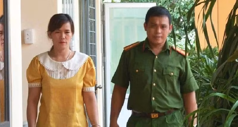 Đối tượng Hoàng Thị Lên bị triệu tập lên cơ quan cảnh sát điều tra làm việc.