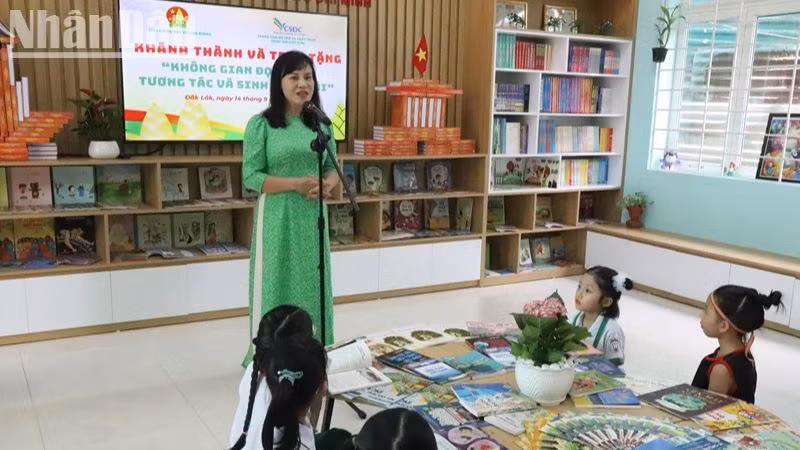 Cô Nguyễn Thị Tuyết, Hiệu trưởng Trường Tiểu học Võ Thị Sáu phát biểu tại buổi lễ. Cô Nguyễn Thị Tuyết, Hiệu trưởng Trường Tiểu học Võ Thị Sáu phát biểu tại buổi lễ.