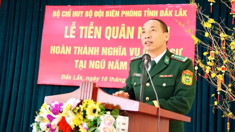 Đại tá Nguyễn Công Tuấn, Phó Chỉ huy trưởng kiêm Tham mưu trưởng Bộ Chỉ huy Bộ đội Biên phòng tỉnh Đắk Lắk phát biểu tại buổi lễ.