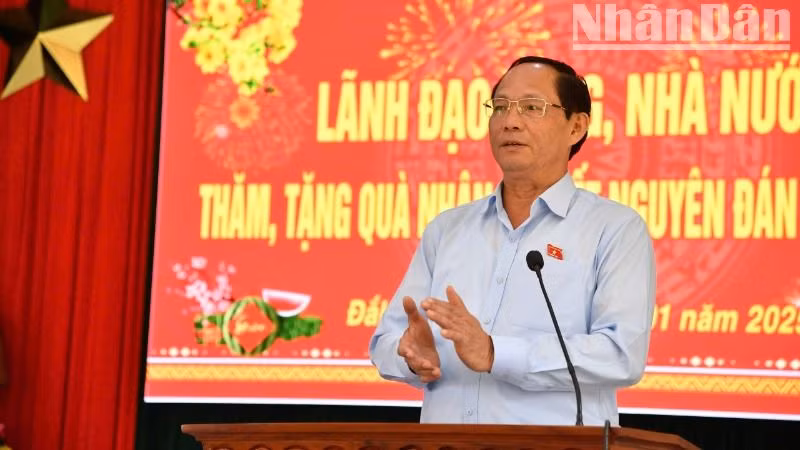Phó Chủ tịch Quốc hội Trần Quang Phương phát biểu tại buổi thăm, chúc Tết tại Đoàn Kinh tế Quốc phòng 737 (Quân khu 5).