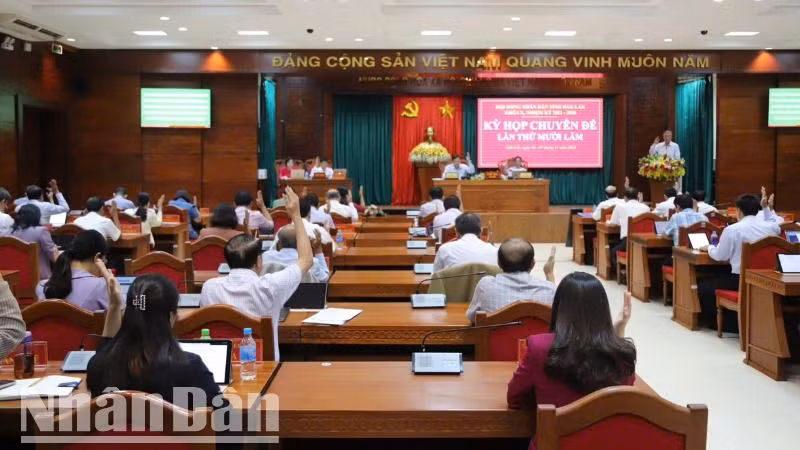 Các đại biểu đều thống nhất cao với các Tờ trình trình kỳ họp của Ủy ban nhân dân tỉnh.