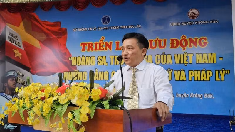 Phó Giám đốc Sở Thông tin và Truyền thông tỉnh Đắk Lắk Nguyễn Quốc Hiệp, Trưởng Ban tổ chức triển lãm phát biểu khai mạc triển lãm.