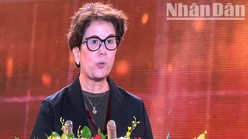 Bà Vanusia Nogueira, Tổng Giám đốc tổ chức Cà-phê quốc tế phát biểu tại lễ khai mạc Lễ hội Cà-phê Buôn Ma Thuột lần thứ 9 năm 2025.