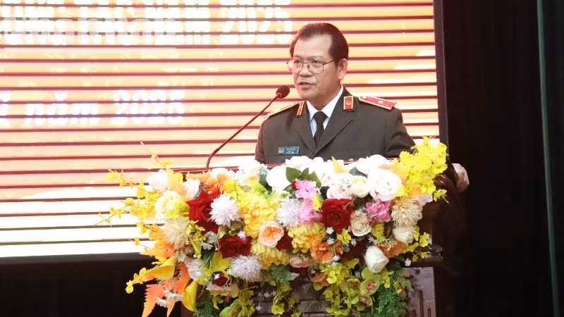 Thiếu tướng Lê Vinh Quy, Giám đốc Công an tỉnh Đắk Lắk, phát biểu chỉ đạo tại hội nghị.