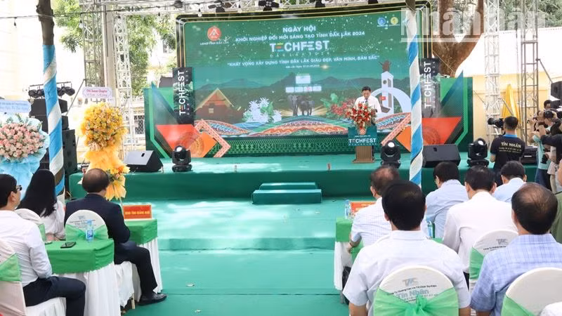 Quang cảnh lễ khai mạc Ngày hội khởi nghiệp đổi mới sáng tạo tỉnh Đắk Lắk 2024.