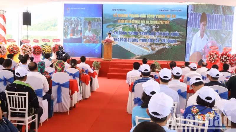 Quang cảnh lễ khánh thành Cụm công trình đầu mối hồ chứa nước Krông Pách Thượng giai đoạn 1.