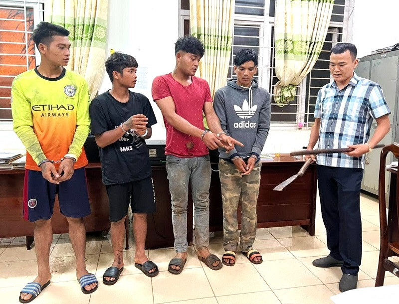Các đối tượng chặn và đập phá xe khách giường nằm khi lưu thông trên đường Hồ Chí Minh bị bắt giữ.