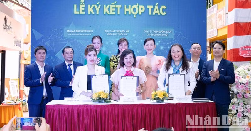 Trung tâm Khởi nghiệp sáng tạo tỉnh Đắk Lắk ký kết hợp tác với các đối tác.