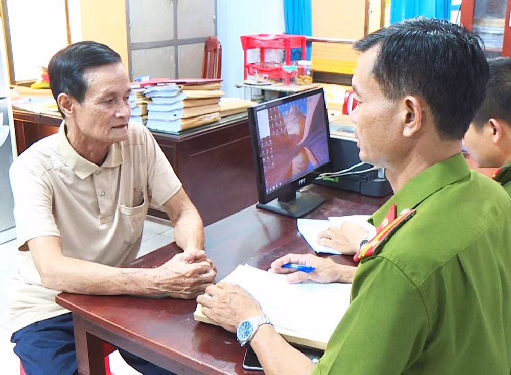 Ông Hoàng Nho Thanh tại cơ quan Công an.