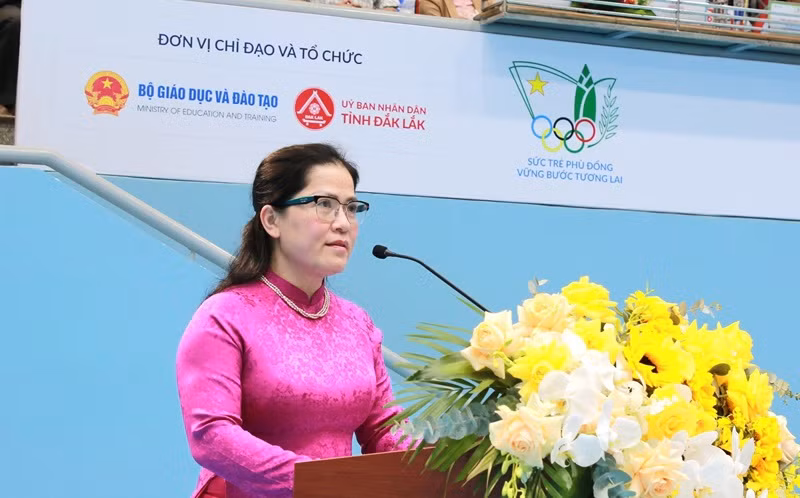 Thứ trưởng Giáo dục và Đào tạo Nguyễn Thị Kim Chi phát biểu tại lễ khai mạc Hội khỏe.