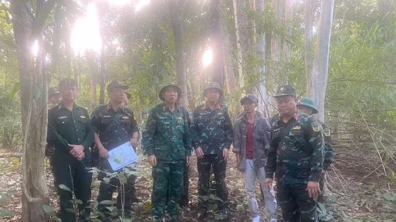 Rừng núi rậm rạp và nhiều sông suối khiến công tác tìm kiếm gặp nhiều khó khăn.