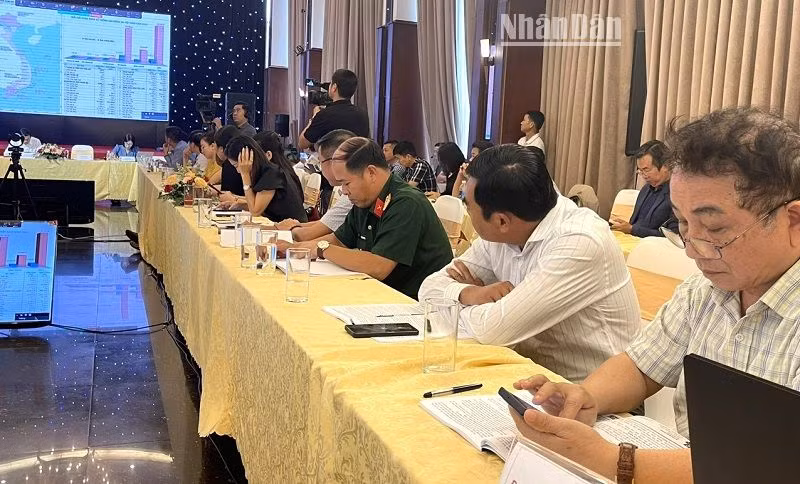 Các đại biểu dự diễn đàn.