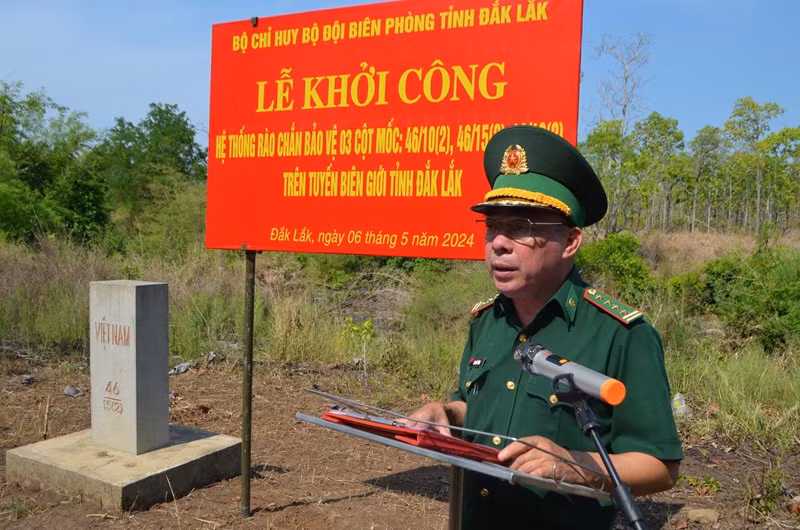 Đại tá Đào Viết Hùng, Chỉ huy trưởng Bộ đội Biên phòng tỉnh Đắk Lắk phát biểu tại lễ khởi công.