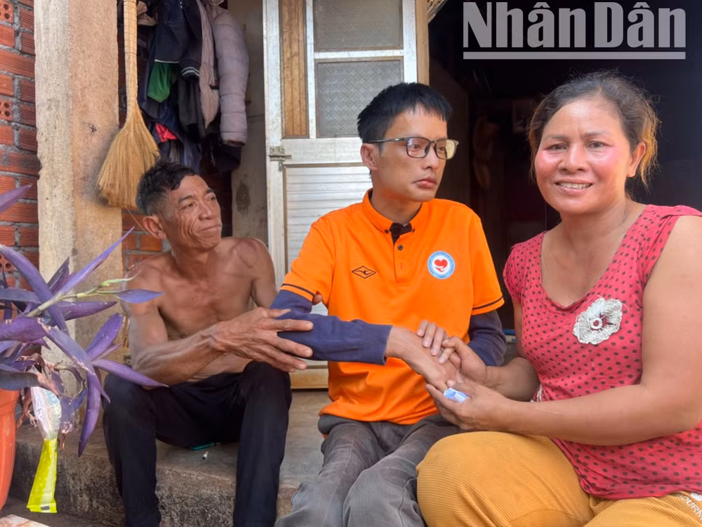 Tham gia công tác thiện nguyện giúp Nguyễn Tài Nam quên đi nỗi đau quằn quại mà căn bệnh u sợi thần kinh hành hạ trong người.